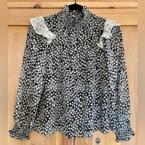 🧺Ann Taylor Factory NWT Floral blouse with ruffle shoulder